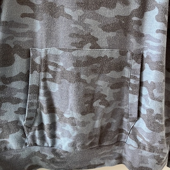 Chaser brand camo sweater - Picture 2 of 6